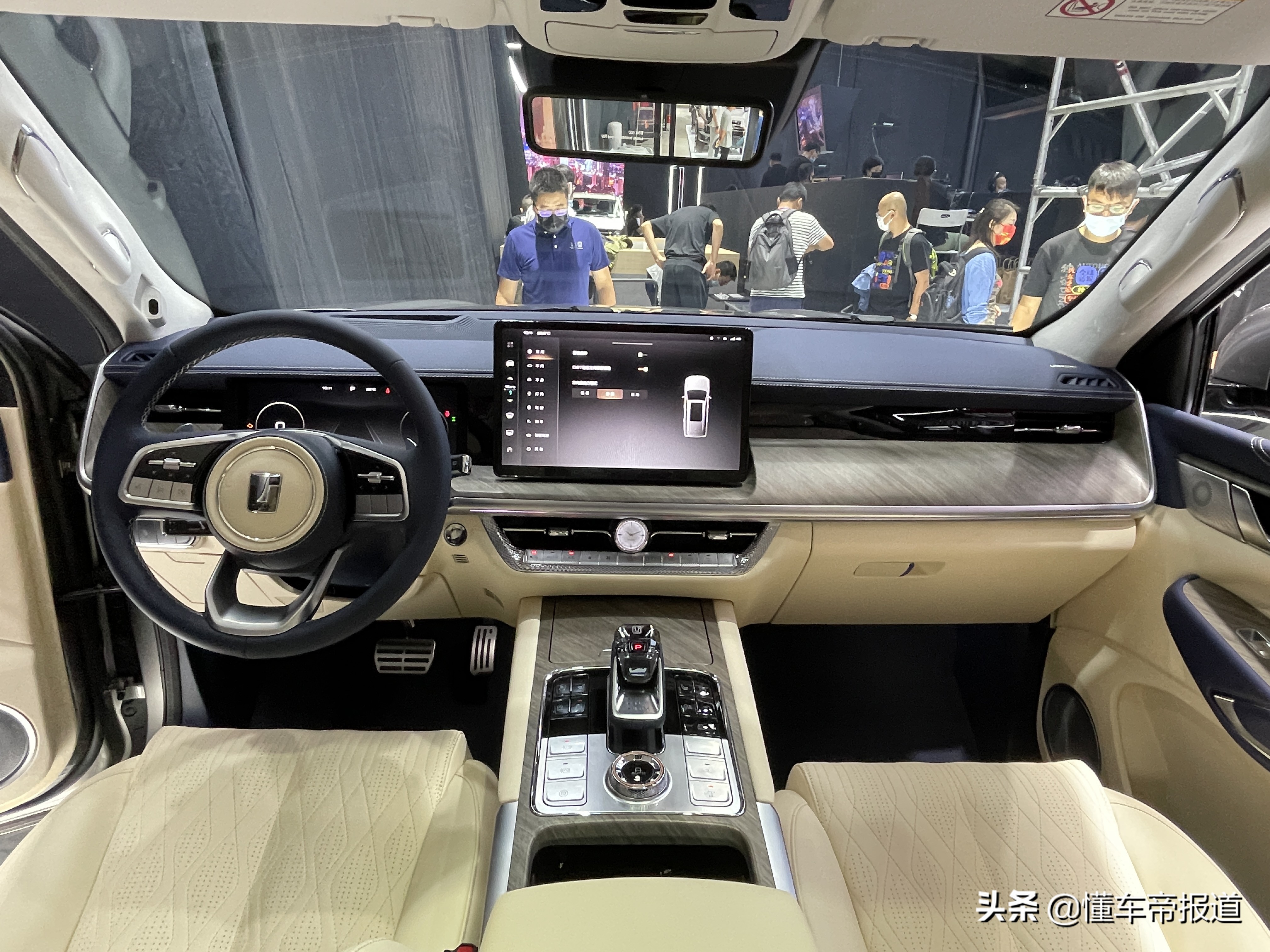 新车|豪华与越野属性兼备,长城汽车坦克500成都车展首发