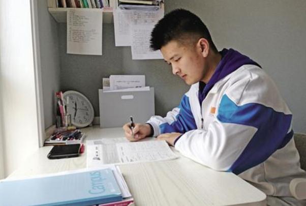 衡水中学落户深圳，学费一年12万，当地家长嘴上反对脚上却同意