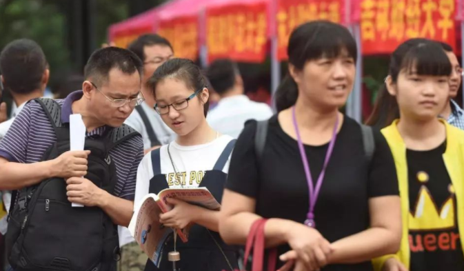 大学里花钱如流水的专业，家里没矿的建议谨慎报考，土豪家庭随意