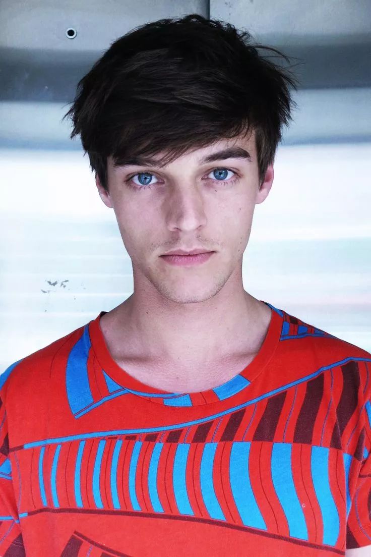 robbie wadge(英国男模时隔六年回归，30岁帅气依旧，外形条件无可挑剔)