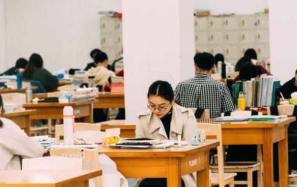 大学生入党的决定权在谁手中？关键在于两个人，和成绩没有关系