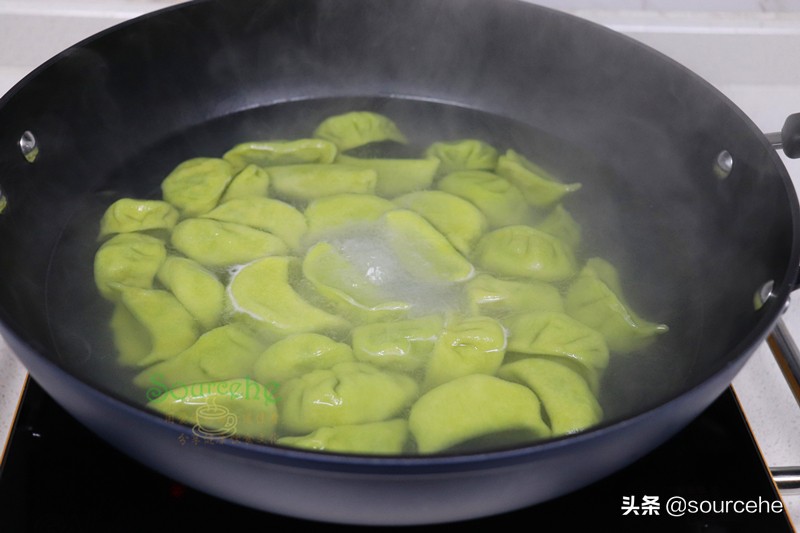 怎么做菠菜汁和面（教你做劲道香滑的菠菜饺子）