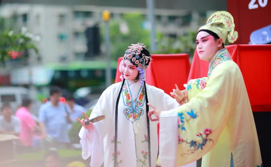 才子之乡 三宜之城抚州市位于江西省东部,东邻福建,南接赣州通达广东