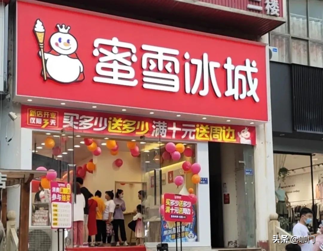 茶饮进入“强者模式”：头部一年开店1000+，中小品牌出头更难