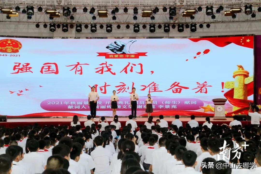 开学啦！现场多图预警：妈趴窗，爹爬墙，脸贴地！场面过于欢乐