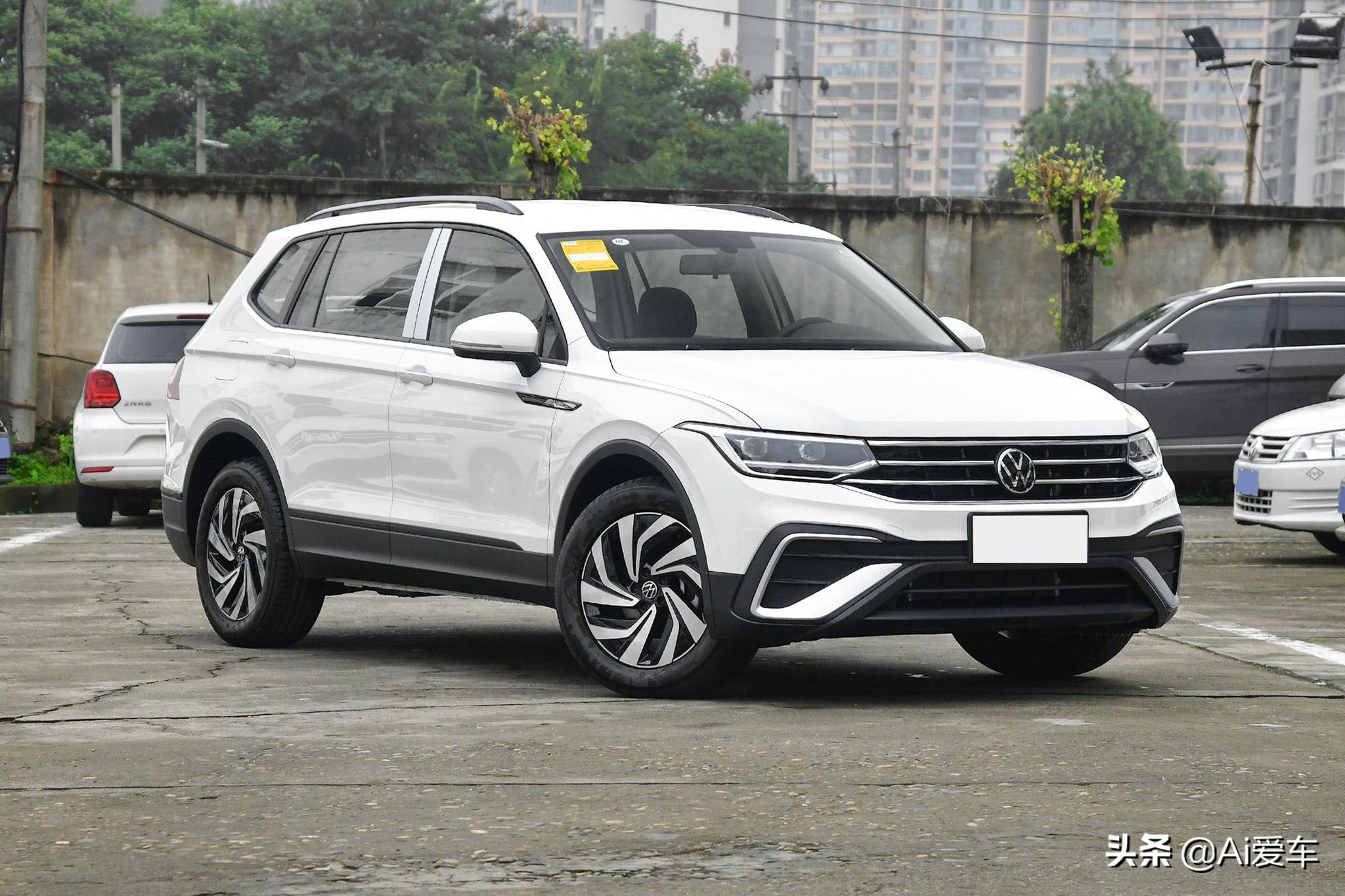 加长大5座，德系热销家用SUV，油耗6.6L车价不错，实拍大众途观L