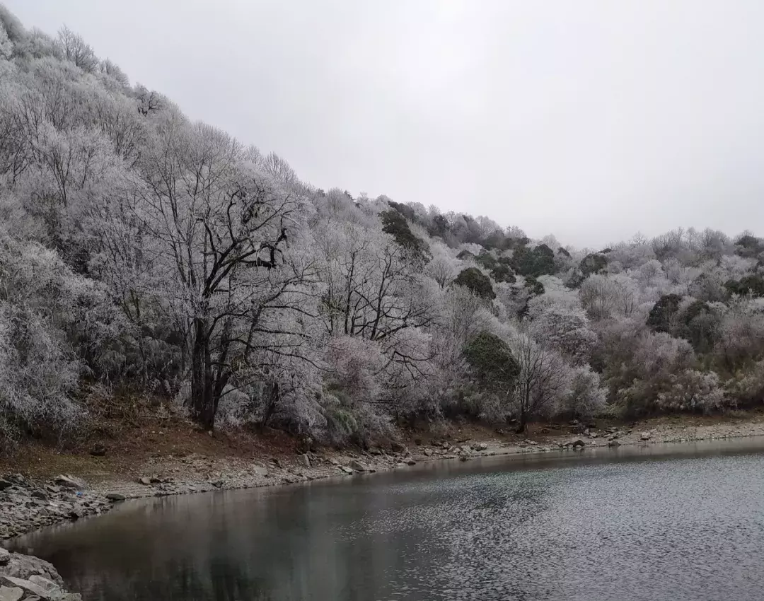 成都南边的冷门小县,私藏5处耍雪泡汤秘境,全免费,2天可来回!