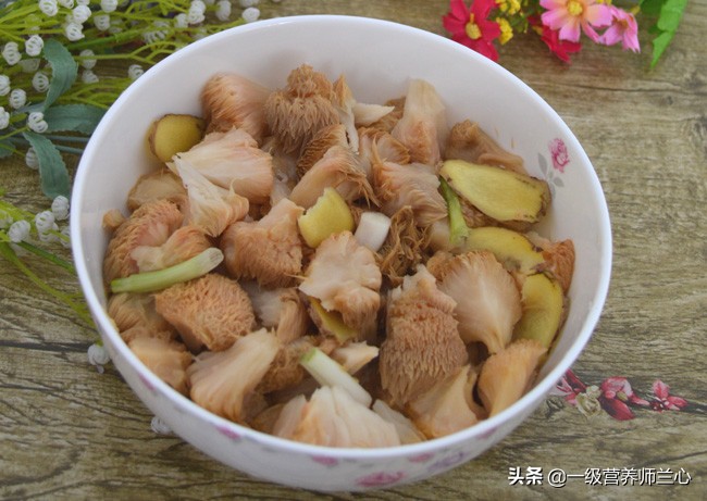 冬天养胃有妙招，猴头菇制成3道菜，孩子说好吃，老公说暖胃