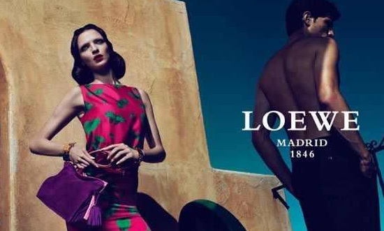 罗意威LOEWE是西班牙奢侈品牌，以皮具起家，现为LVMH集团旗下高端时尚品牌，定位一线奢侈品档次。