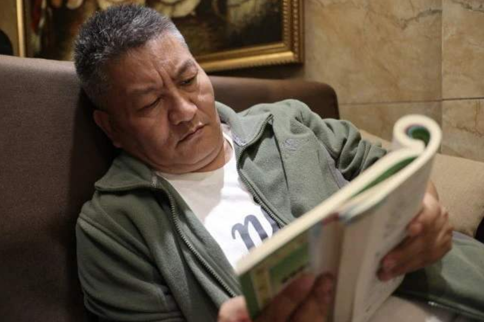 54岁高考钉子户梁实，今年第25次高考403分，称明年要转读文科