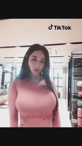 邪恶内涵的GIF美女图片：妹子，估计是刚做完运动！