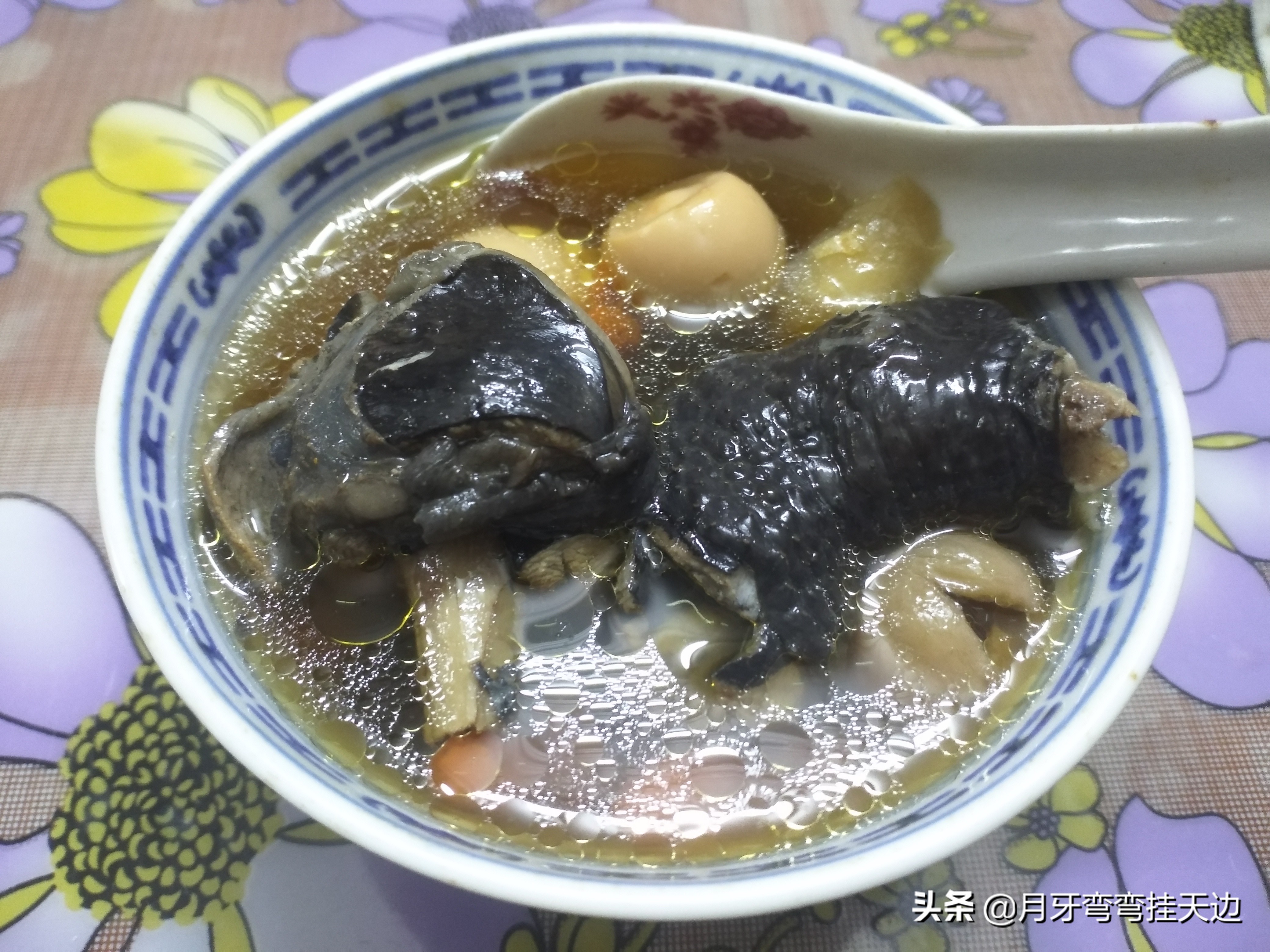 乌鸡炖汤这样做，鲜香四溢又滋补