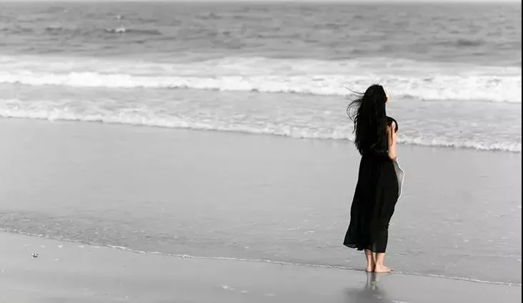 95后情侣自拍小视频被抓：毁掉三观最快的方式，就是让他赚快钱