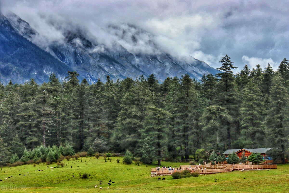 玉龙雪山山麓的蓝月谷，是蔚蓝天空送给丽江的永恒印记