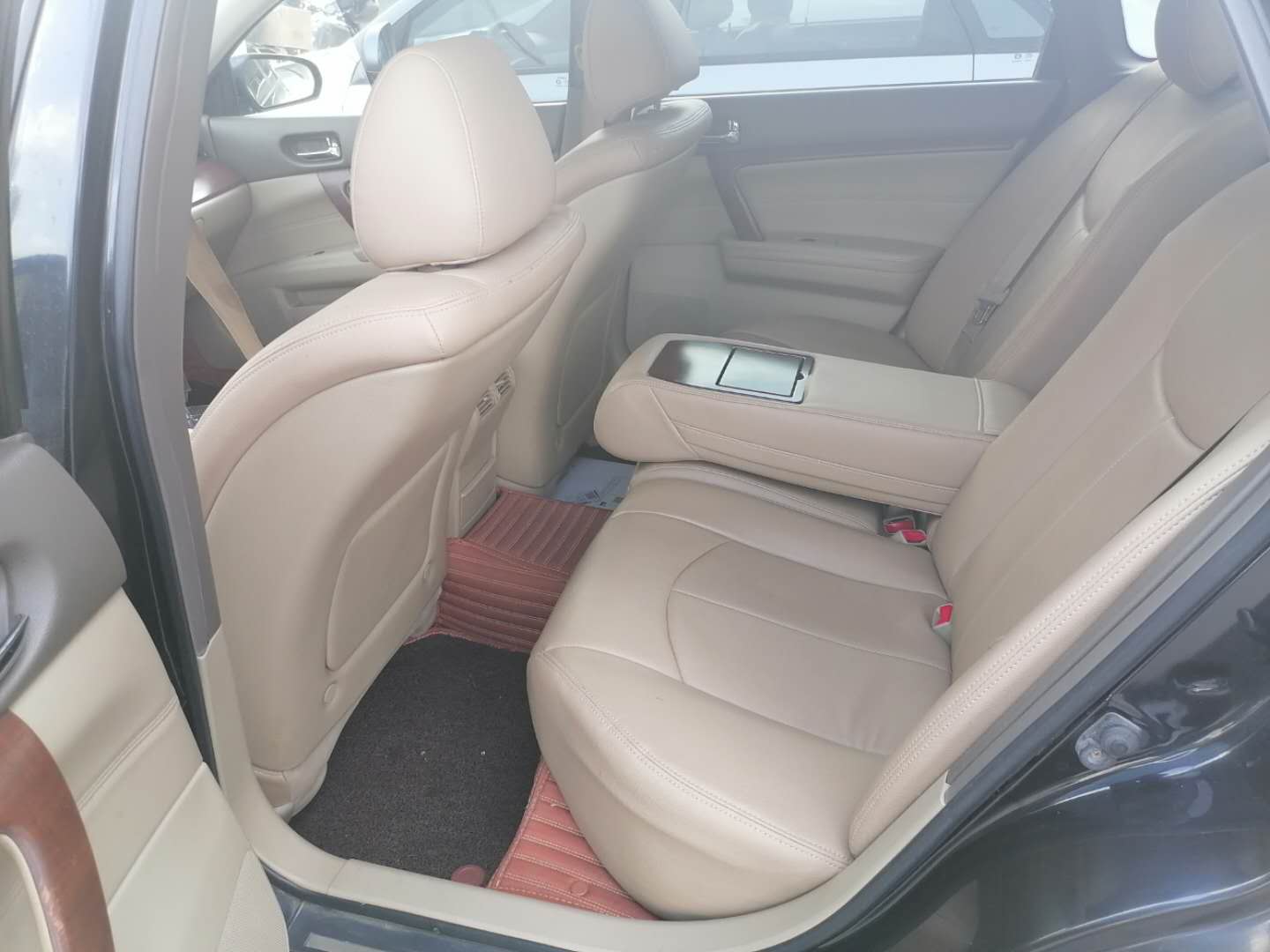 2万元买辆二手日产移动大沙发,2.3v6发动机,坐着太舒服了