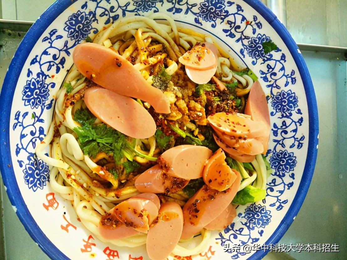 神仙配置！坐拥36个食堂和4个地铁站，湖北“最壕”大学来了！