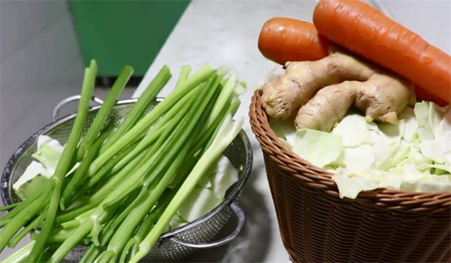 如何做泡菜（教你在家腌泡菜酸脆爽口又下饭）