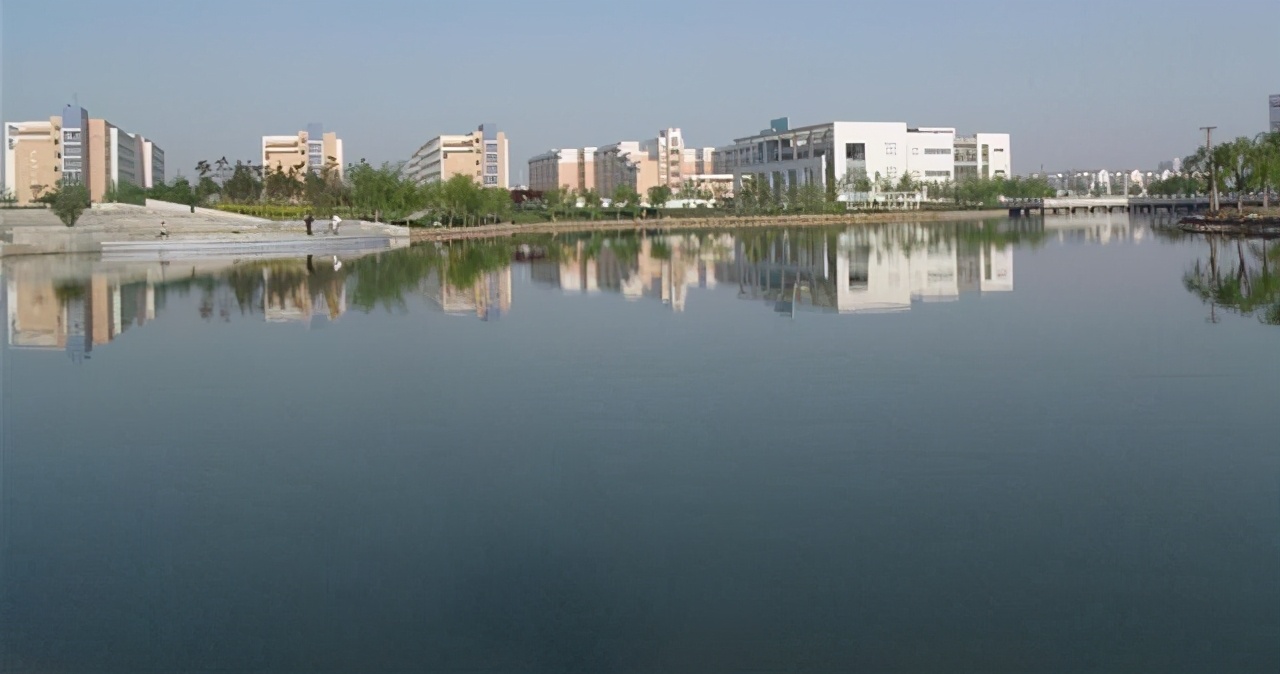 志愿：洛阳理工学院有一本招生，专科招生，一类专业录取分数较低