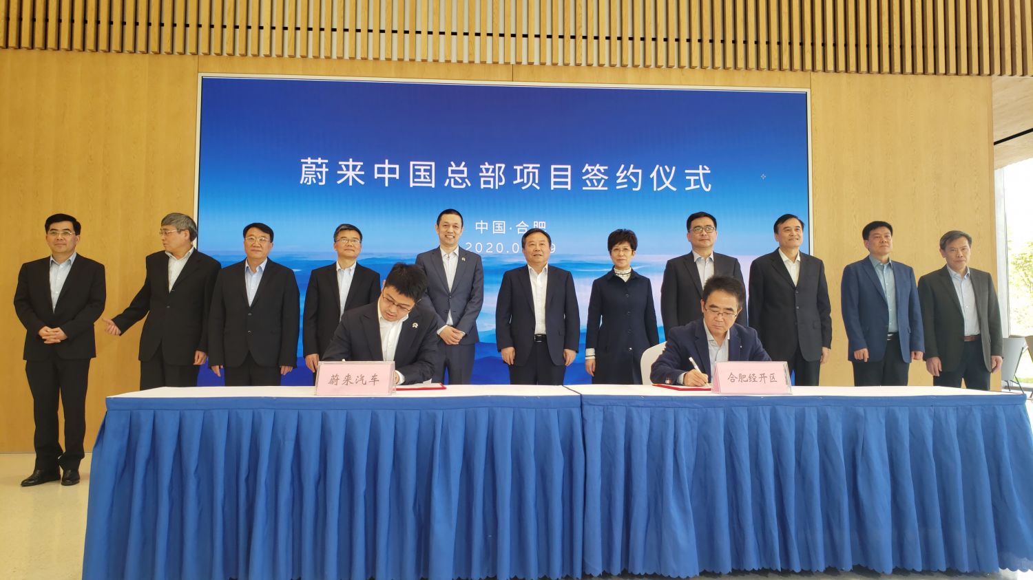 三次创业上市，一个想法就让胡玮炜3年狂赚15亿，李斌究竟多厉害