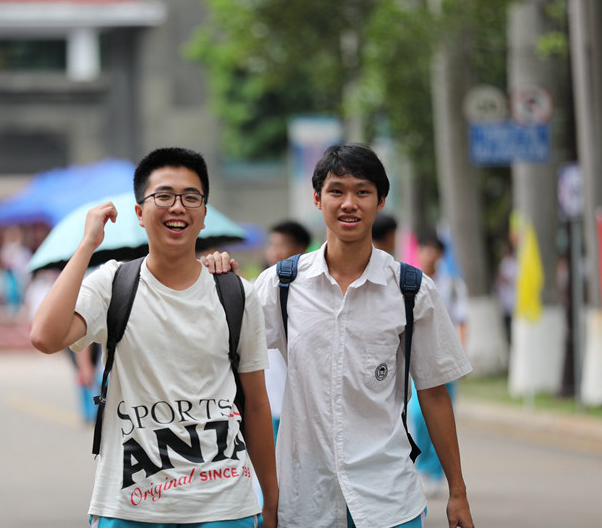 回顾高考语文满分作文，堪称“神仙卷面”，阅卷老师不忍扣分