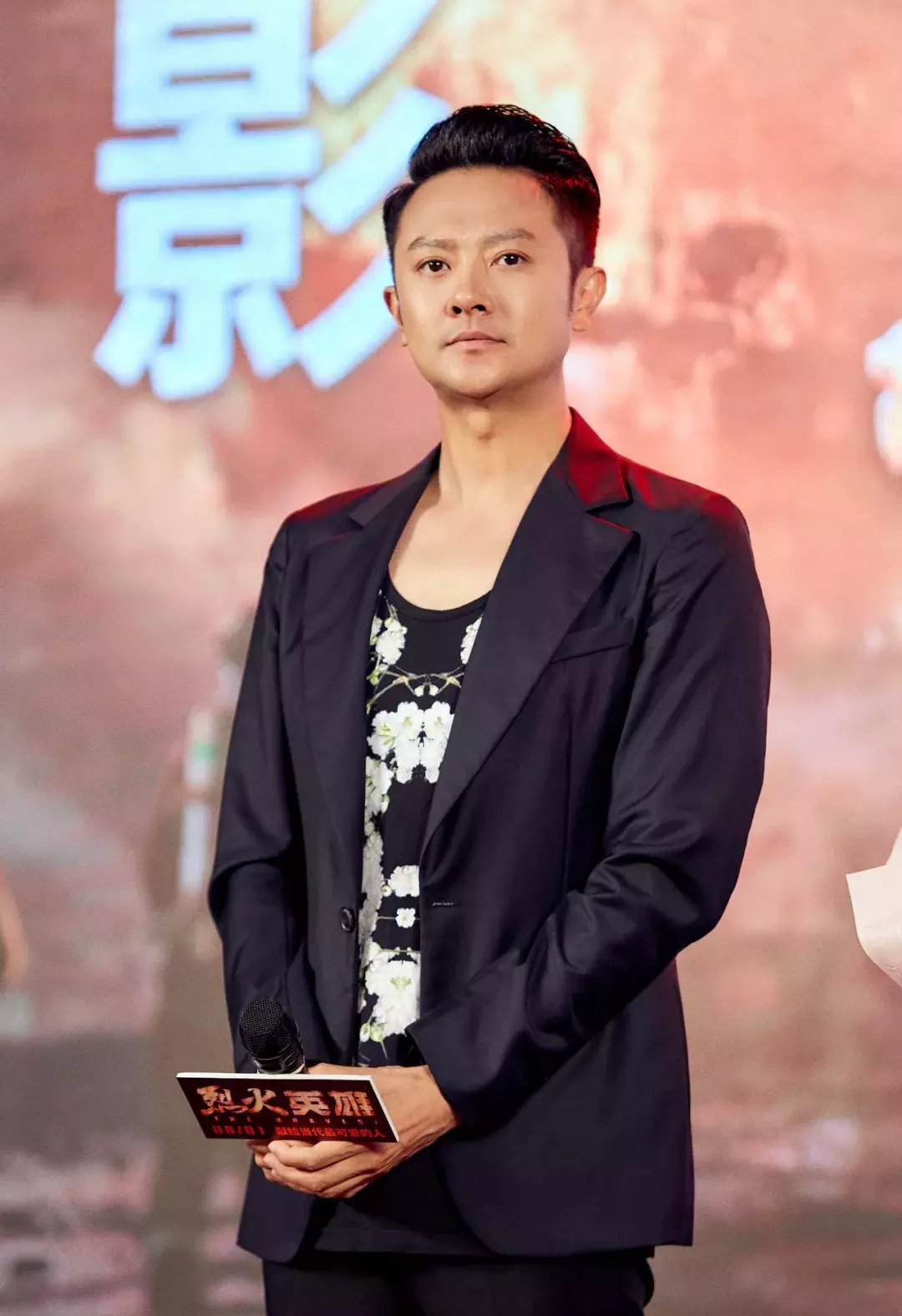 近日,由黄晓明主演的《烈火英雄》正在上映中.