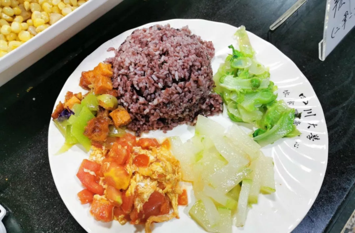 羡慕！食堂开轻食窗口，智能快递超市上线，四川大学还有多少