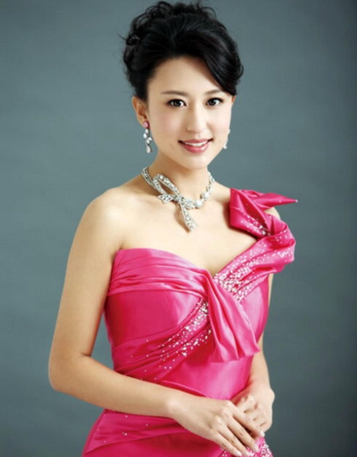 2006挑战主持人嫁70岁老头被曝四个老公央视主持人的谣言比明星还离谱