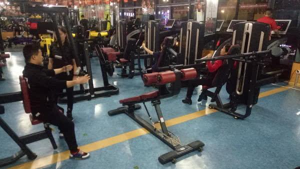郑州健身教练揭秘“健身房”圈钱套路，明白这些才能不中招