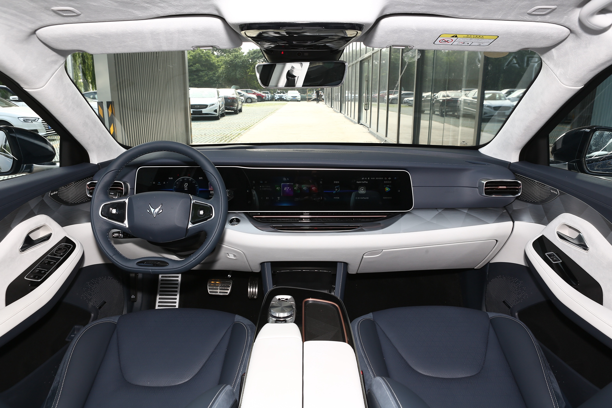 配L3级辅助驾驶系统，230色氛围灯加持，详解极狐 阿尔法S