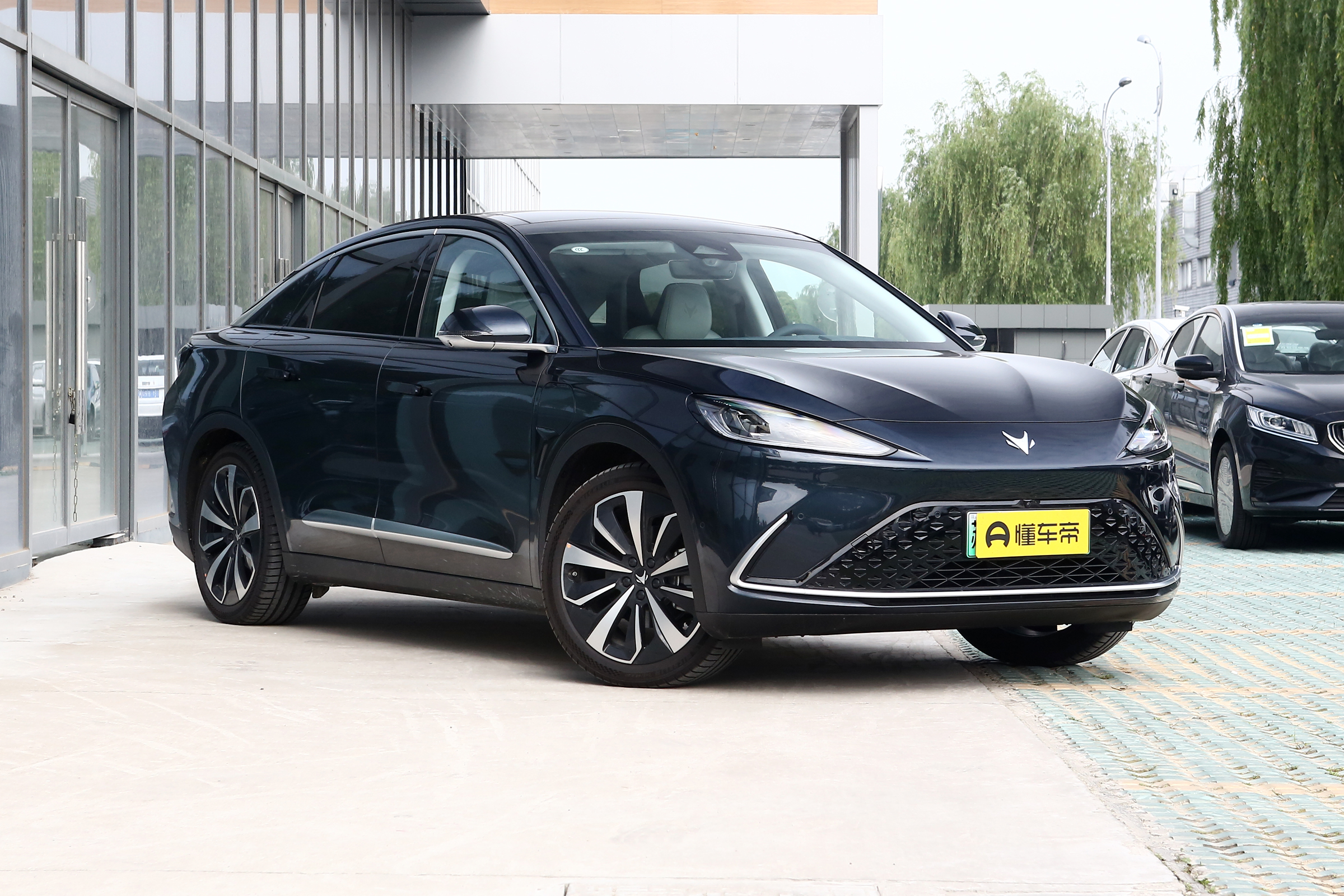 配L3级辅助驾驶系统，230色氛围灯加持，详解极狐 阿尔法S