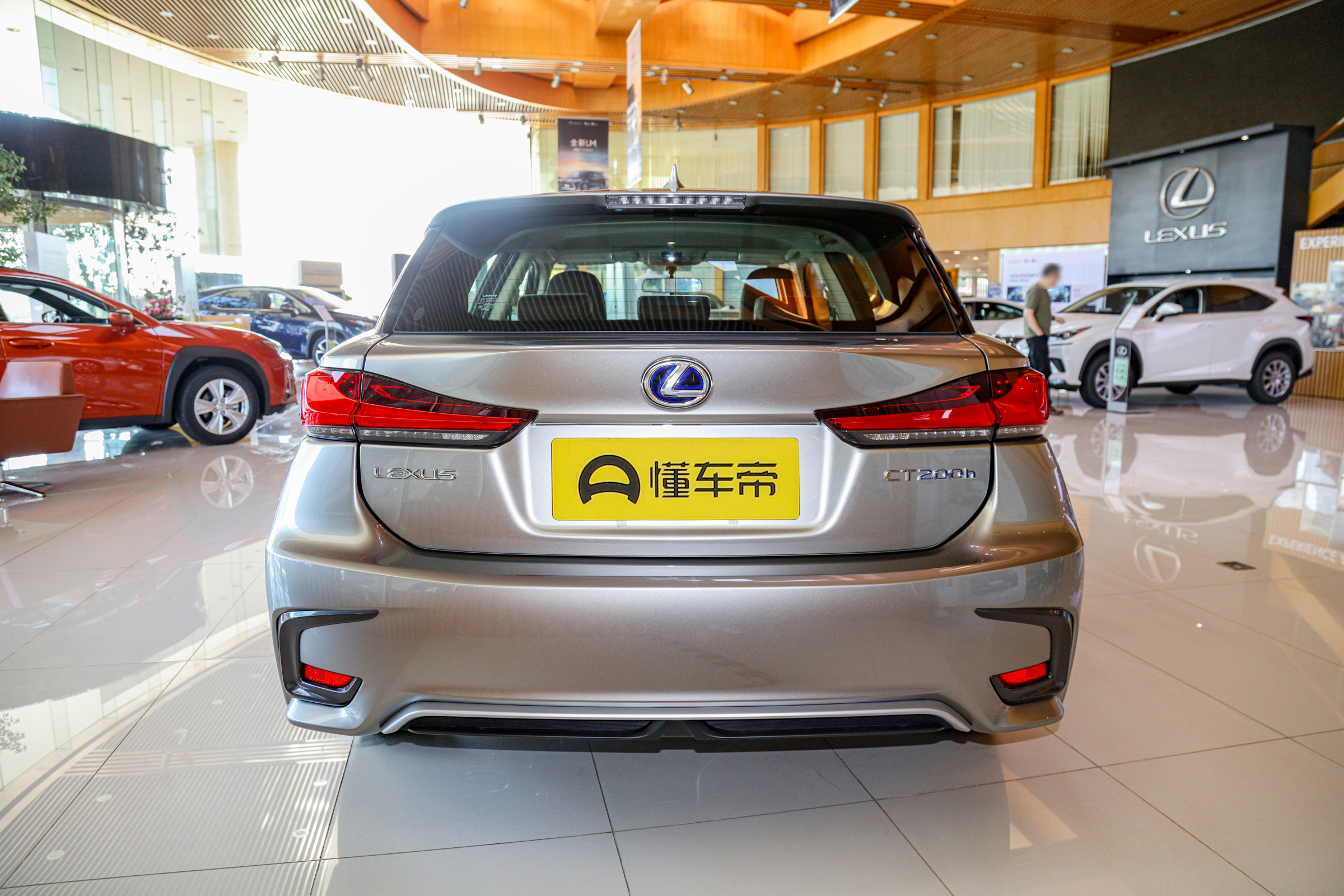 百公里油耗低至4.6L，起售价21.5万元，雷克萨斯CT怎么样？