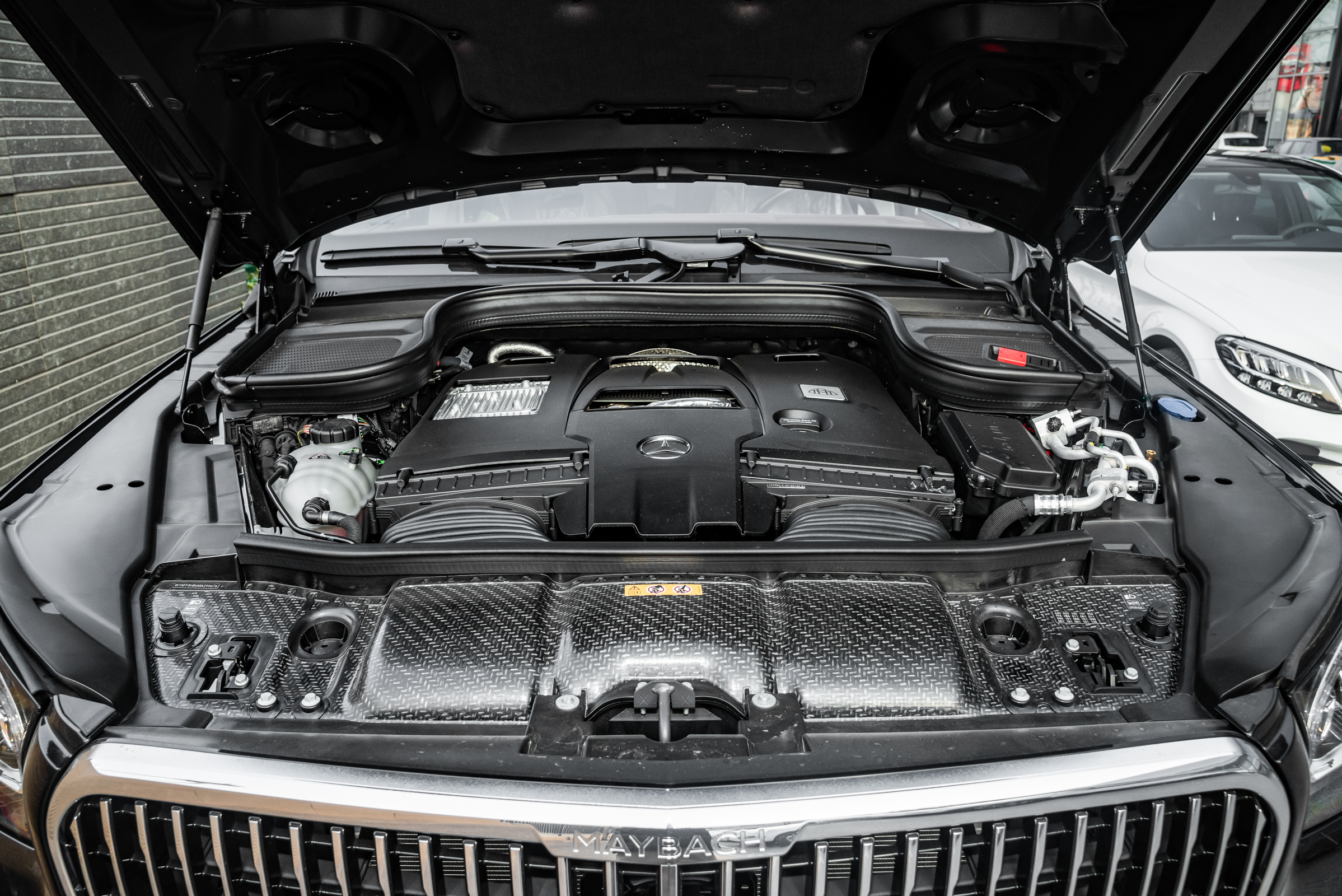 新车｜梅赛德斯-迈巴赫GLS上涨24万元！逼近300万买宾利还是它？