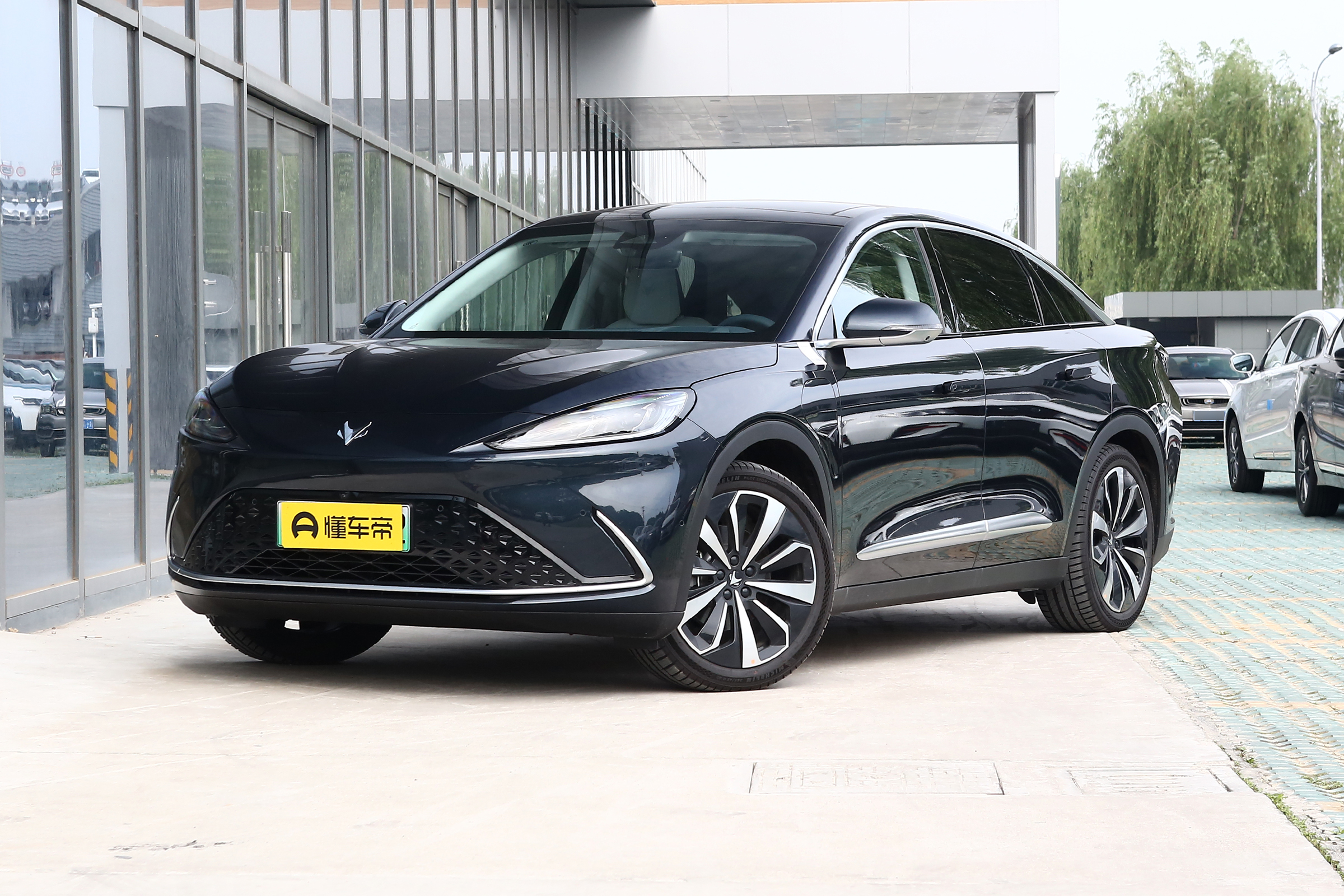 配L3级辅助驾驶系统，230色氛围灯加持，详解极狐 阿尔法S