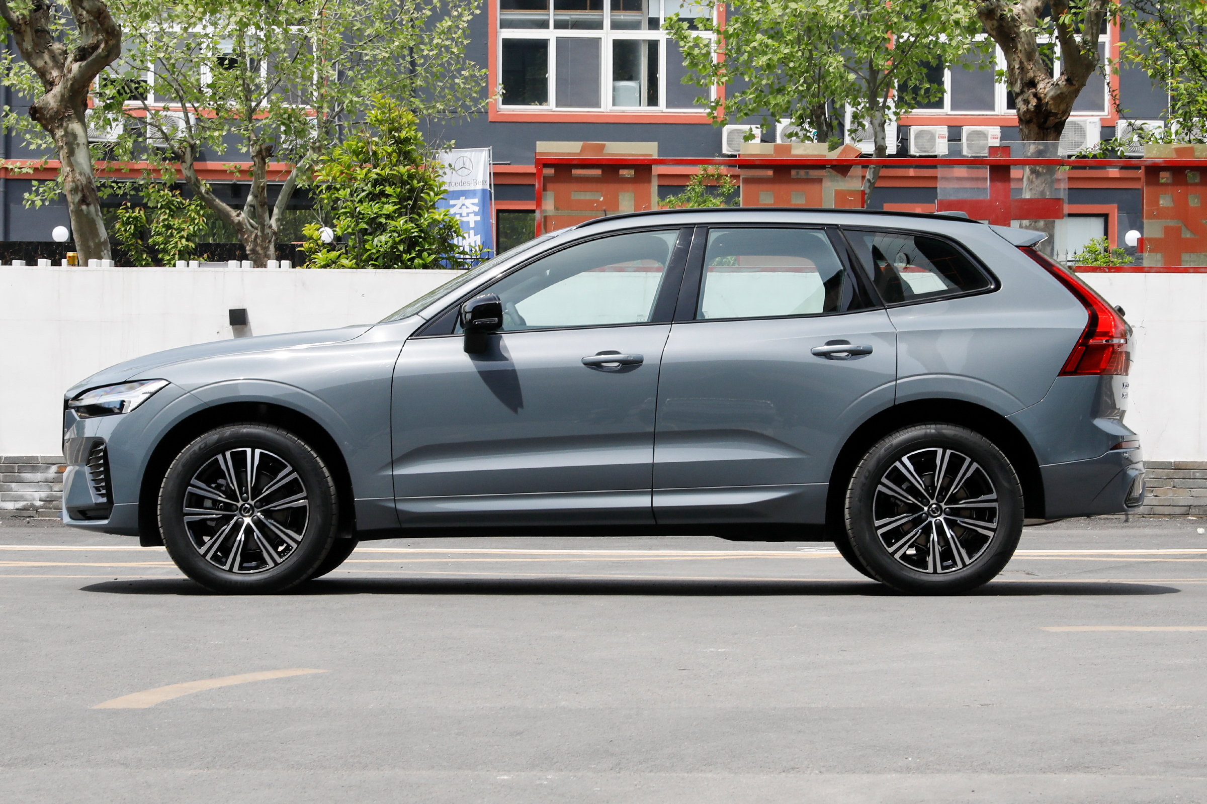 新车｜换装水晶挡杆，采用宝华韦健音响！新款沃尔沃XC60配置曝光