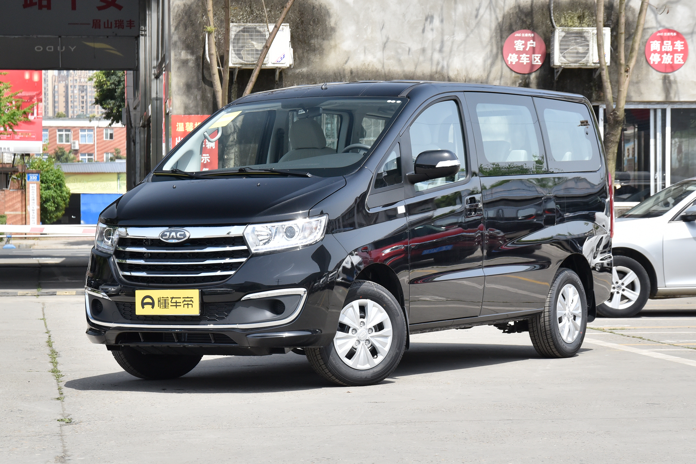 新车 | 售7.48万起，江淮瑞风M3、M3 PLUS新车型上市，部分车型调价