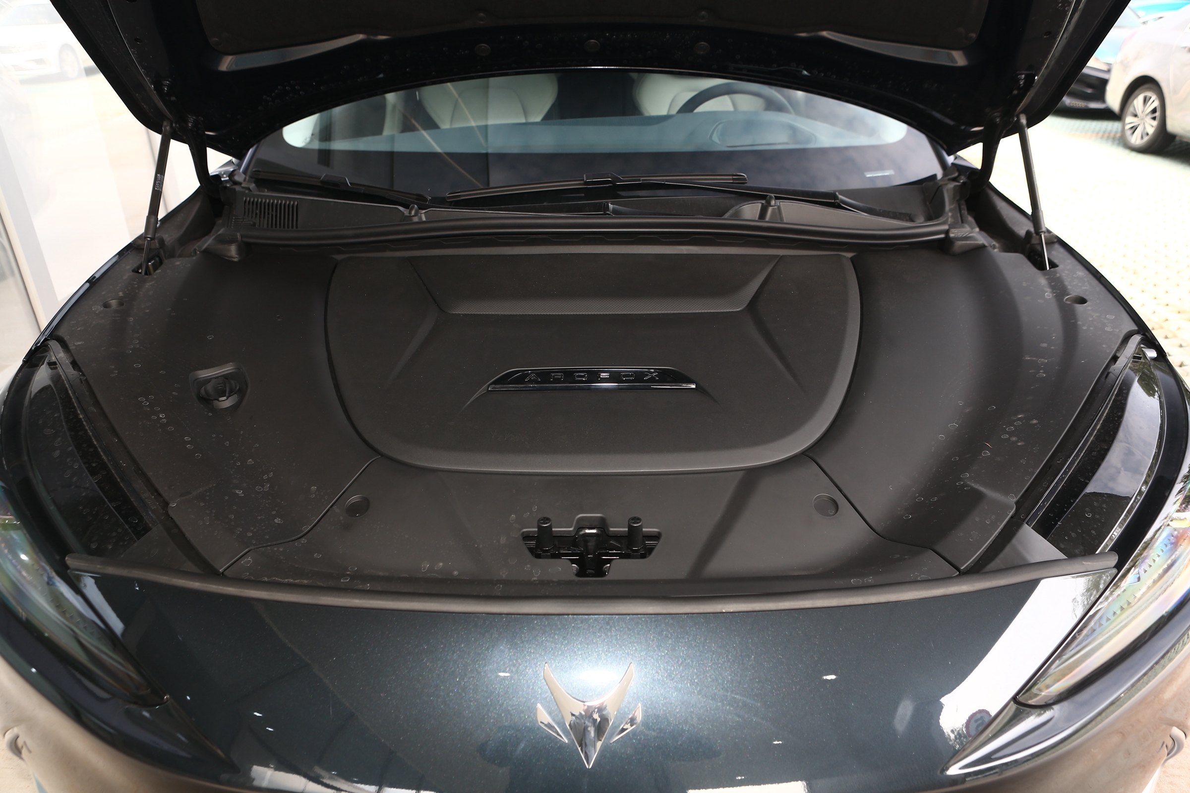 配L3级辅助驾驶系统，230色氛围灯加持，详解极狐 阿尔法S