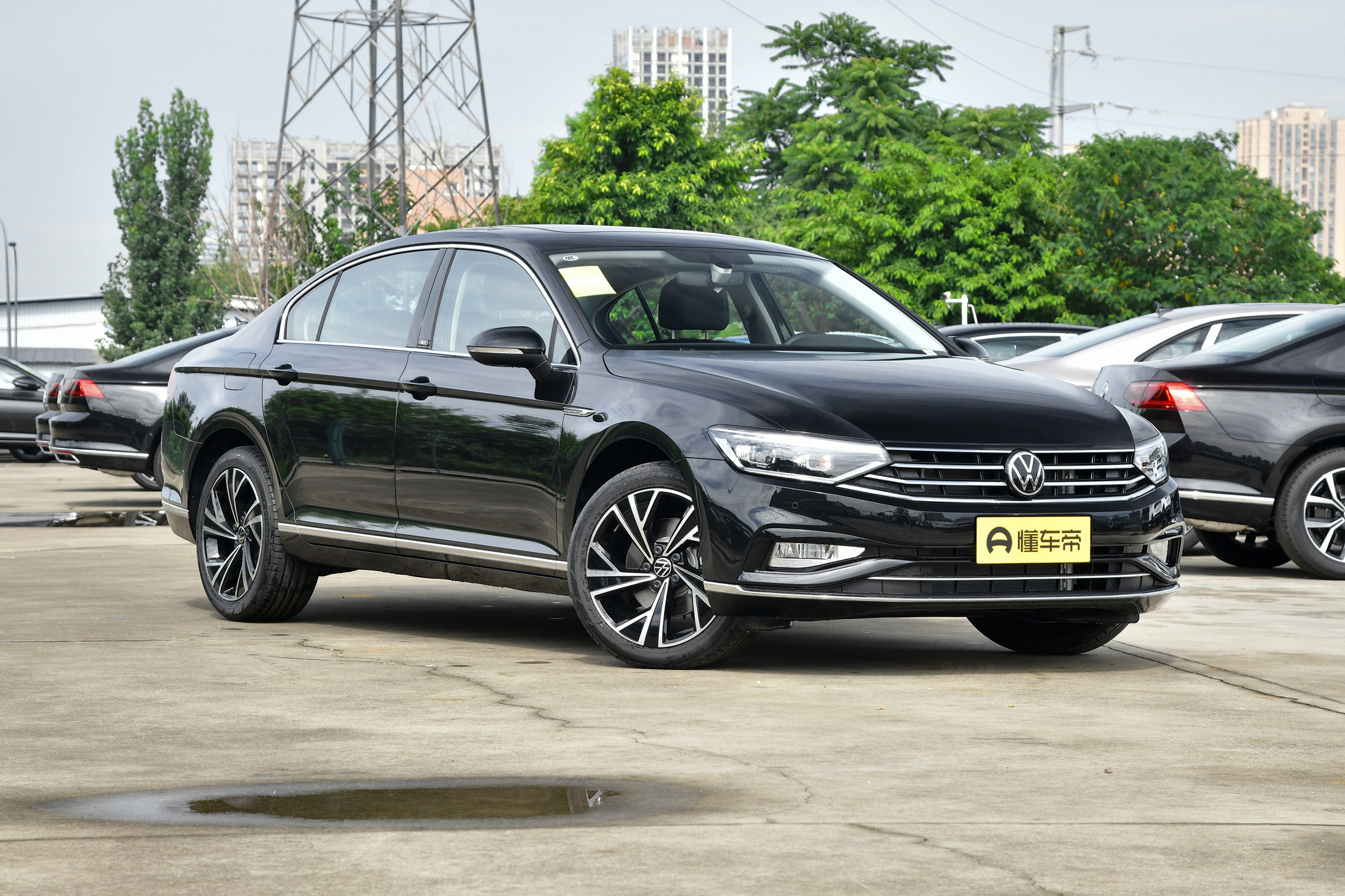 20万级合资中级车，选德系迈腾还是日系天籁？看完有答案