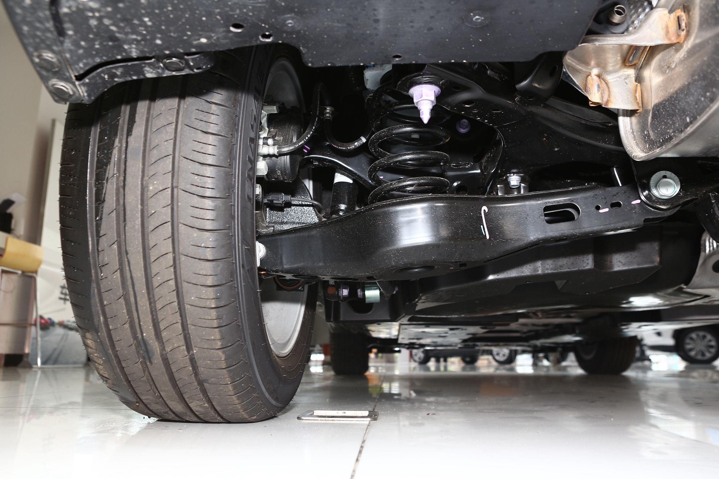 低速响应积极,底盘质感出色