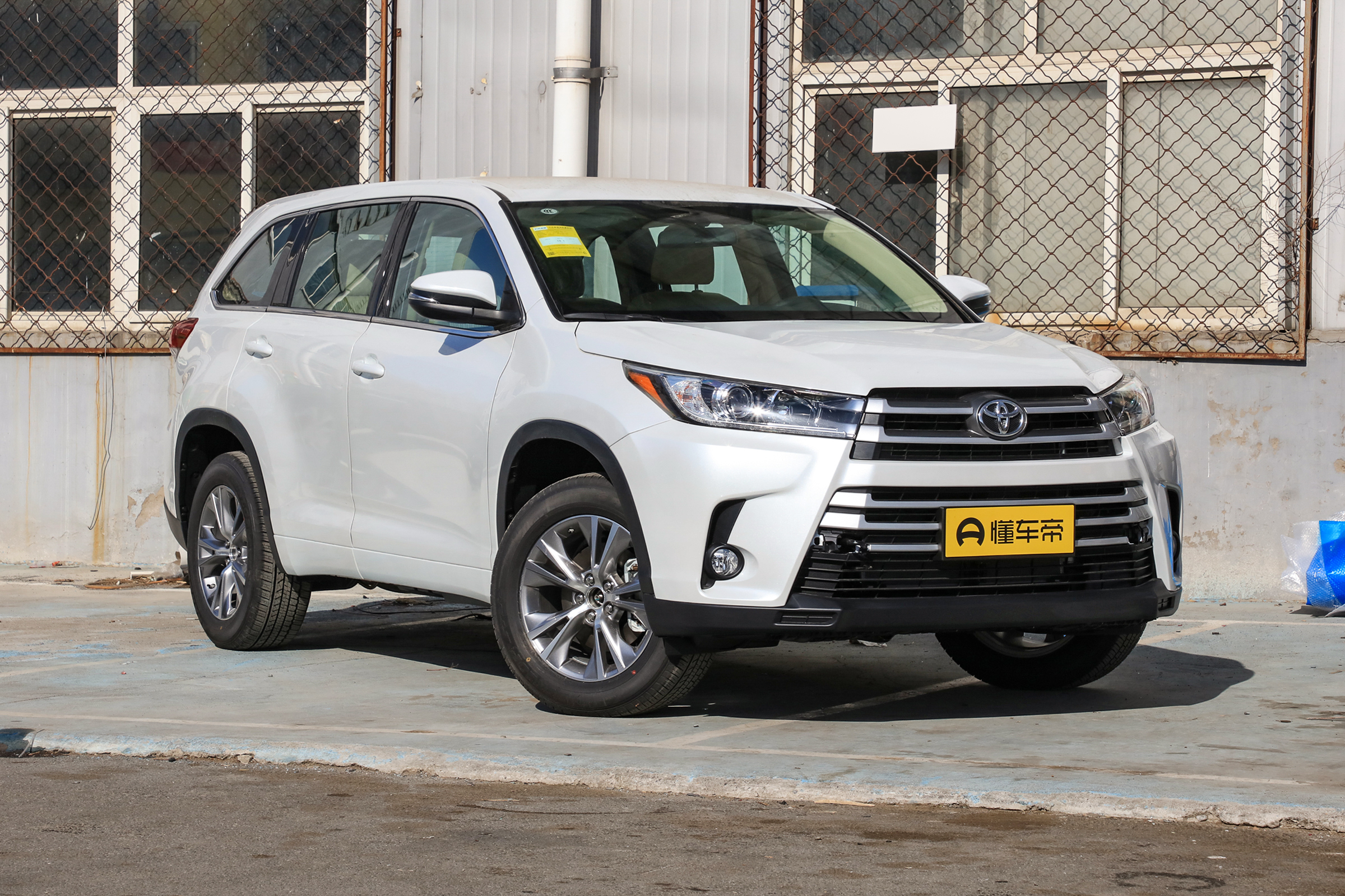 新车｜对抗汉兰达搭2.0T发动机！别克SUV18日发布