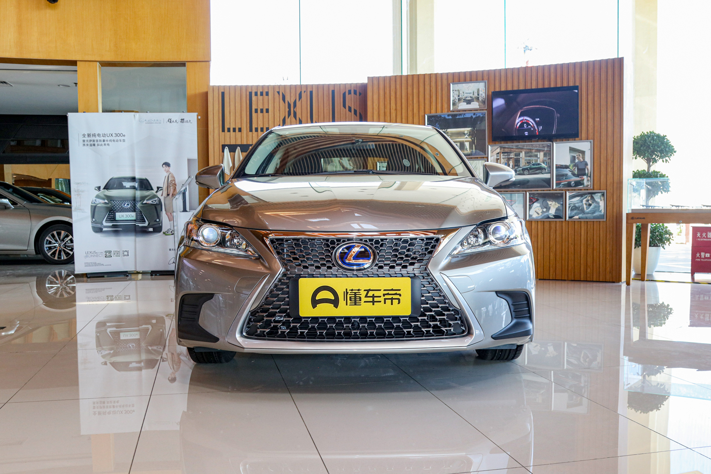 百公里油耗低至4.6L，起售价21.5万元，雷克萨斯CT怎么样？