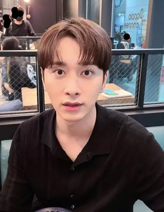 韩网友对未婚当爸的男偶像的反应差很大?负责任V.S不该当偶像