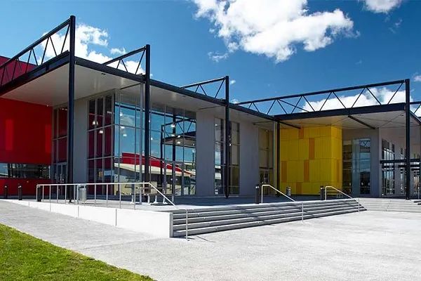 新西兰不仅牛羊肉便宜，居然最利于移民的留学项目，¥10万就能读