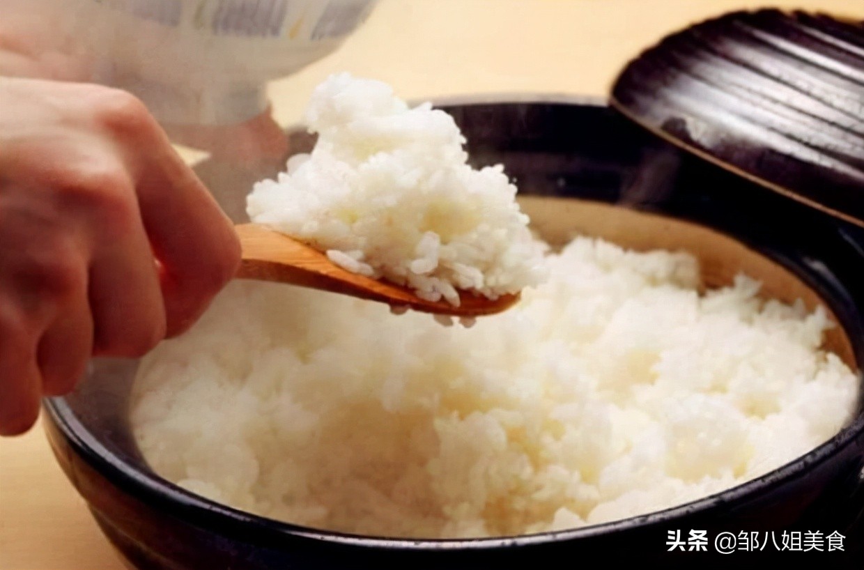 熬猪油不要用油熬，多放三个料，猪油更香浓，用它做啥都好吃