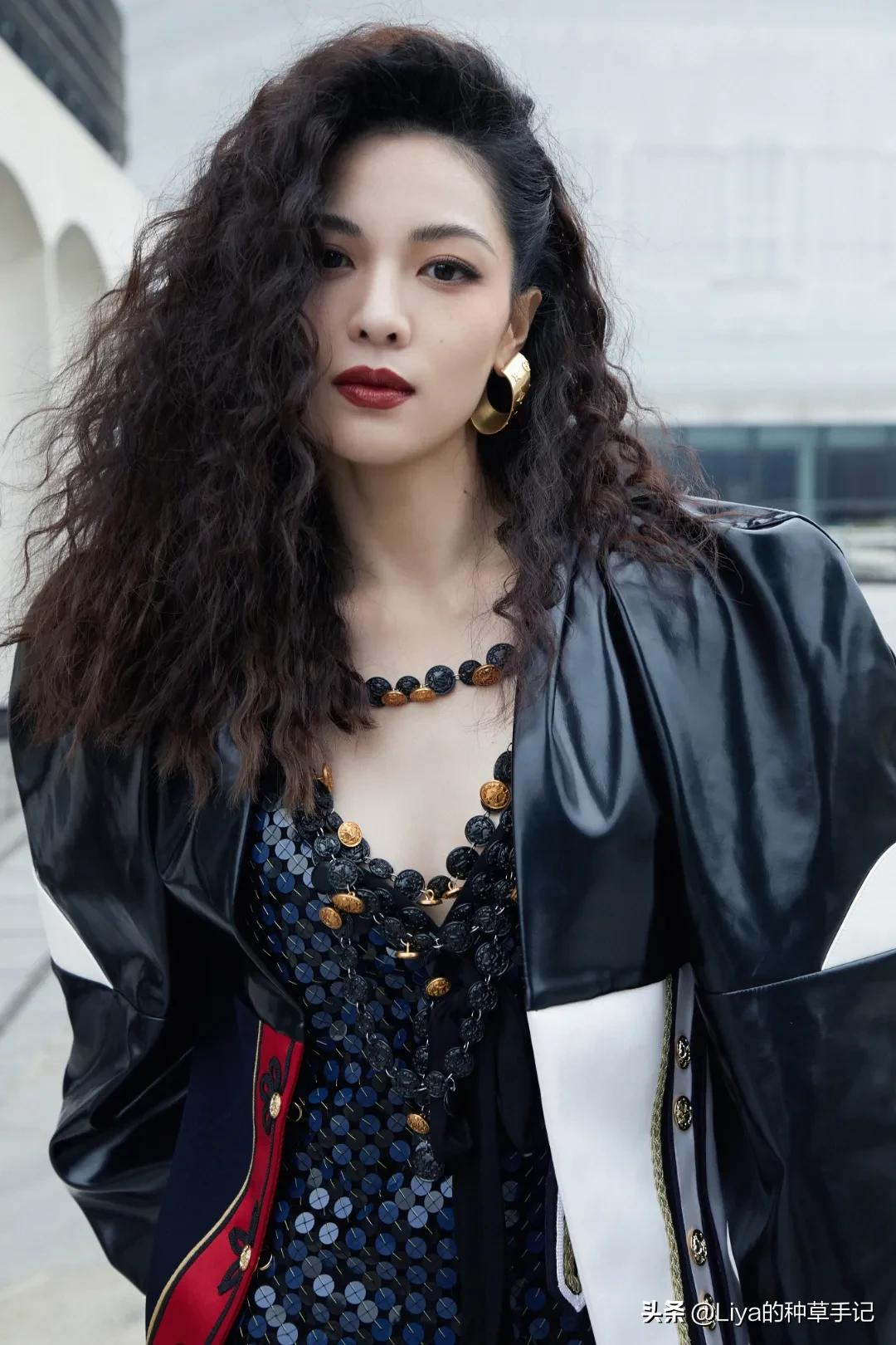 为什么女生每年年底总要烫一次头发?