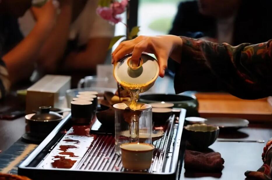 成都茶楼利用“免费喝茶”，一年盈利215万，这套路太牛了