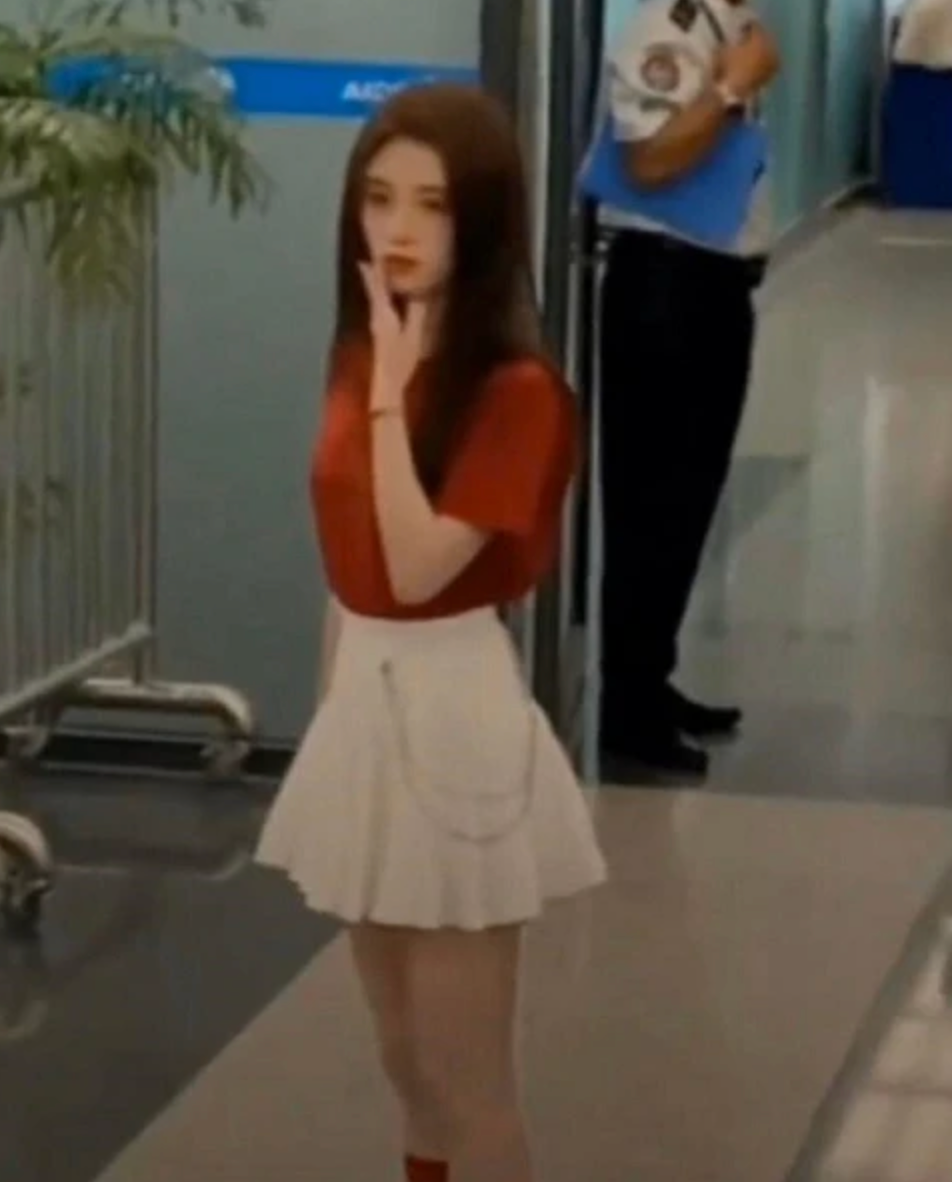 周杰伦助理疑侵犯路人隐私！查看路人手机相册，挡住过道没礼貌