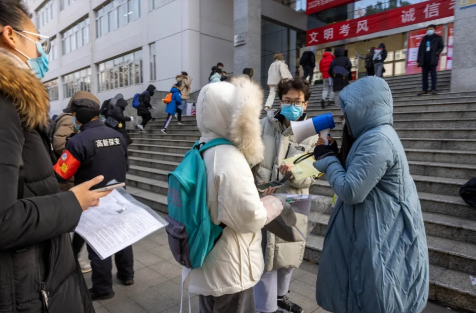 2022考研数学遇“偶数年”实锤了！考生哭天抢地，一个大题都不会