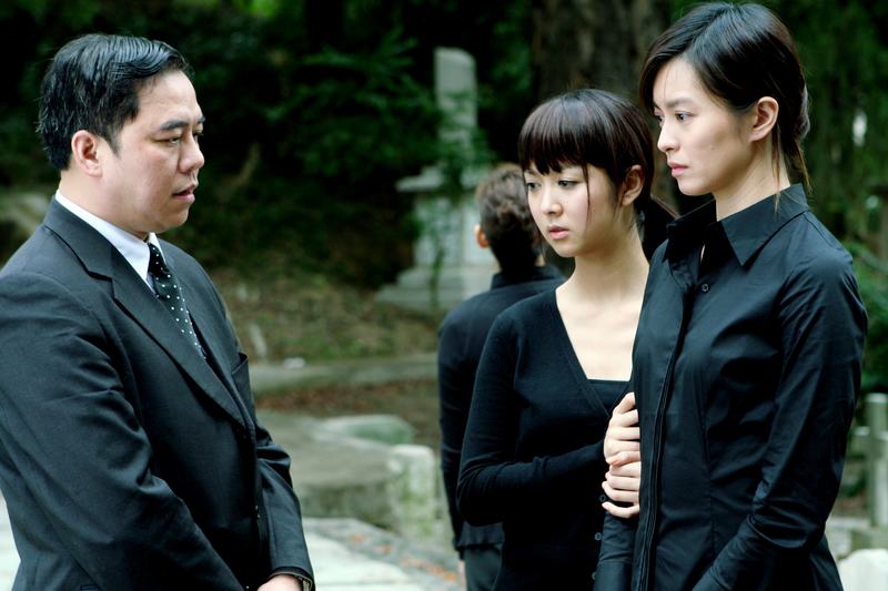 摘皇家警徽，无误差手表，放5次烟花，8部细节拉满的回归题材电影