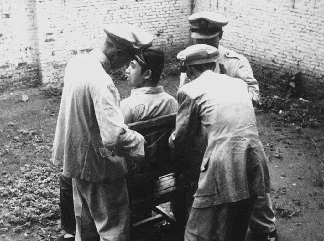 1948年一位年轻人被判死刑，没有丝毫畏惧反而面带微笑，是为何？