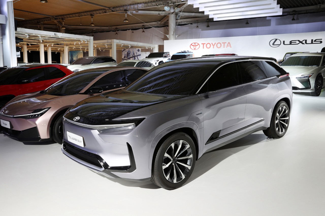 丰田发布多款电动概念车；宝马iX1最新谍照曝光